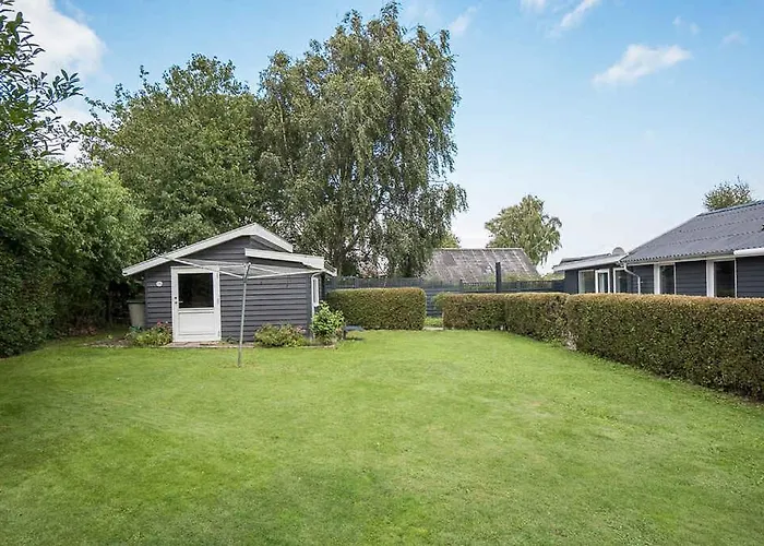 Сasa de vacaciones House Close To The *