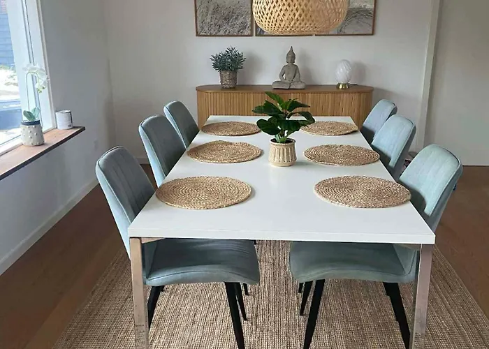 Сasa de vacaciones House Close To The *